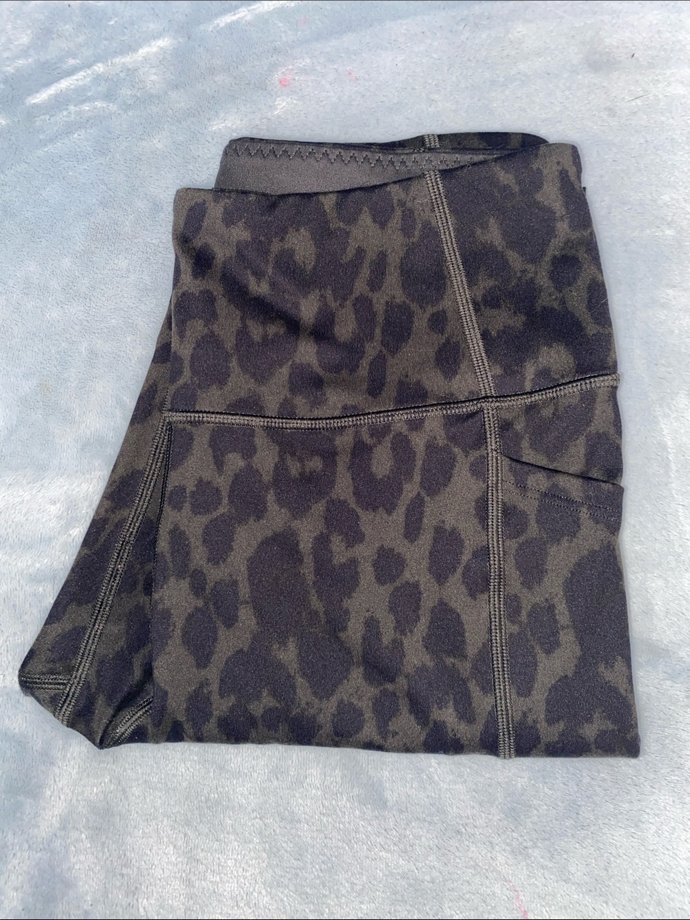 Victoria Secret Black&Green Leopard Print leggings with pockets.